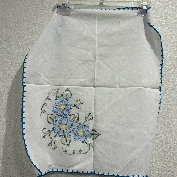 Handmade embroidered handkerchief, blue flowerand a blue crocheted edge NEW - Picture 5 of 8